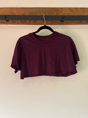 ALO Yoga Cropped Tee in Deep Burgundy